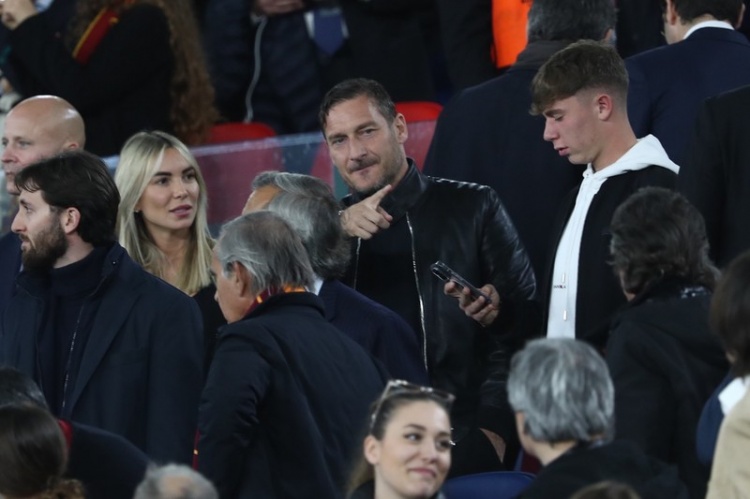 雷速官网-斯基拉：托蒂昨晚与加斯佩里尼进行积极会谈，准备加入管理层